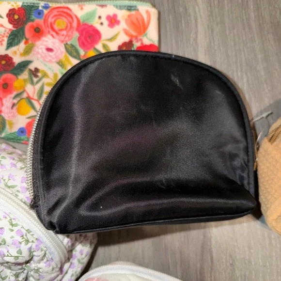 Lot of makeup bags - Picture 10 of 13